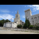 Die Kathedrale von Avignon neben dem Papstpalast